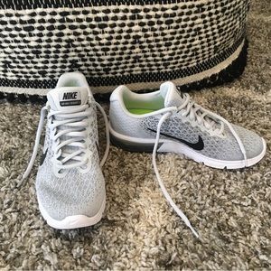 Nike Air Max Sequent 2 size 7.5